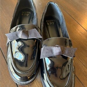 Crown & Ivy Black Patent Loafers with Bow size 8.5